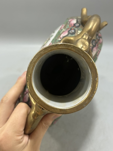 古玩陶瓷廣彩抱月瓶真品鑒賞圖