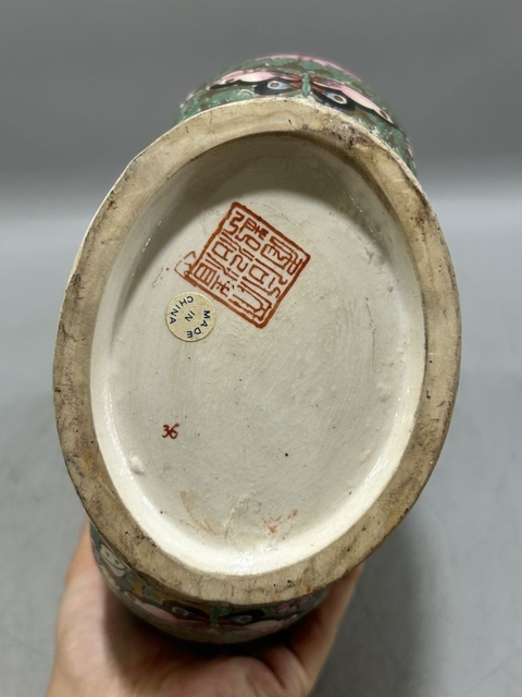 古玩陶瓷廣彩抱月瓶真品鑒賞圖