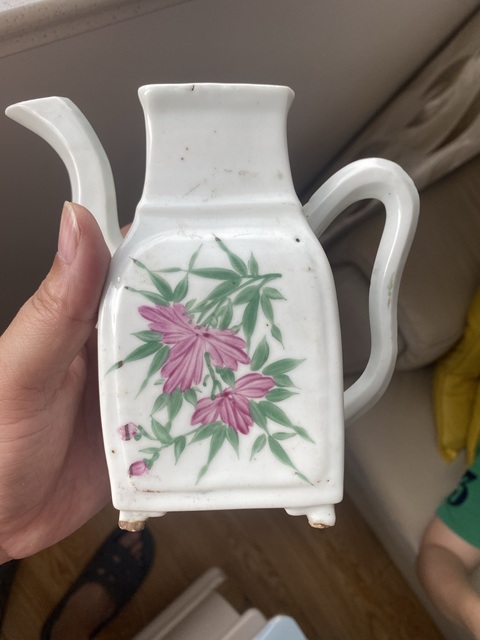 古玩陶瓷民國粉彩花卉紋壺真品鑒賞圖