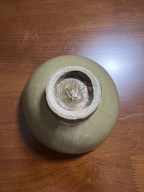 古玩陶瓷龍泉釉模印花卉紋茶圓真品鑒賞圖