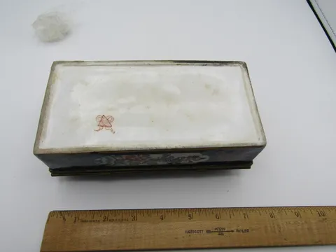 古玩陶瓷風箏款藍釉地描金五彩蓋盒真品鑒賞圖
