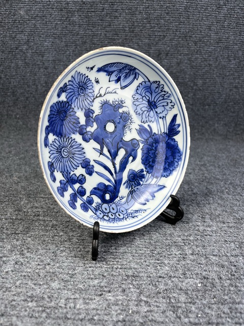 古玩陶瓷青花洞石花卉紋盤真品鑒賞圖