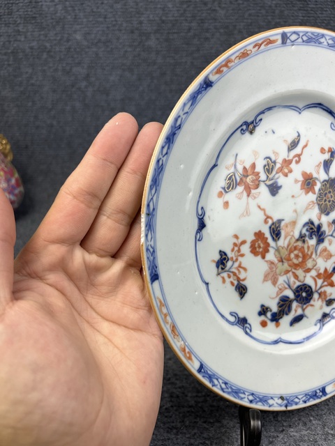 古玩陶瓷青花礬紅描金花卉紋盤真品鑒賞圖