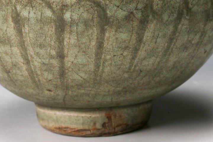 古玩陶瓷龍泉青瓷刻仰蓮紋碗真品鑒賞圖