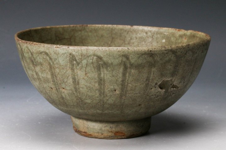 古玩陶瓷龍泉青瓷刻仰蓮紋碗真品鑒賞圖