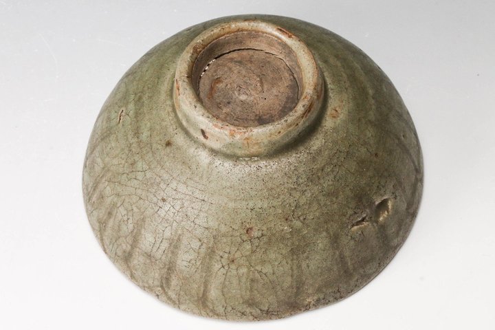 古玩陶瓷龍泉青瓷刻仰蓮紋碗真品鑒賞圖