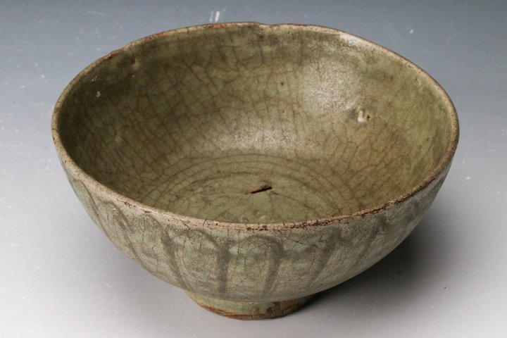 古玩陶瓷龍泉青瓷刻仰蓮紋碗真品鑒賞圖