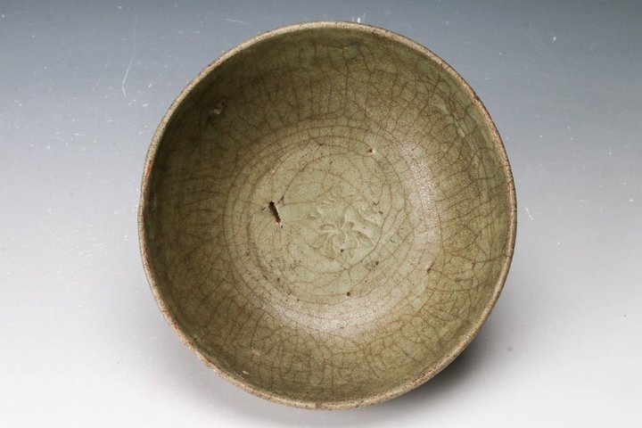 古玩陶瓷龍泉青瓷刻仰蓮紋碗真品鑒賞圖