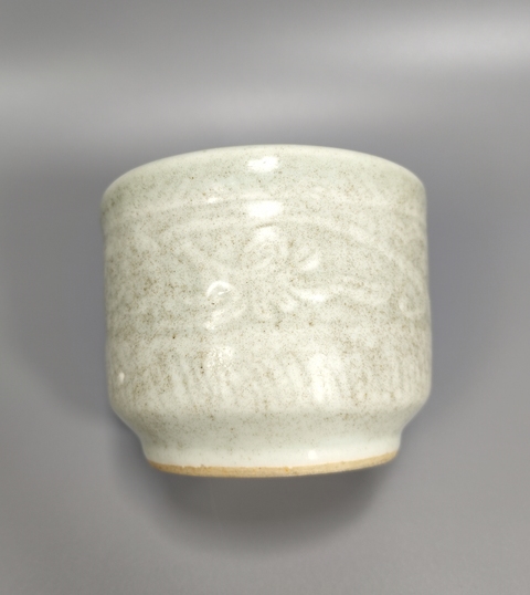 古玩陶瓷豆青釉暗刻花卉直筒爐真品鑒賞圖