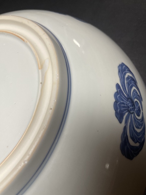 古玩陶瓷花卉紋青花盤真品鑒賞圖