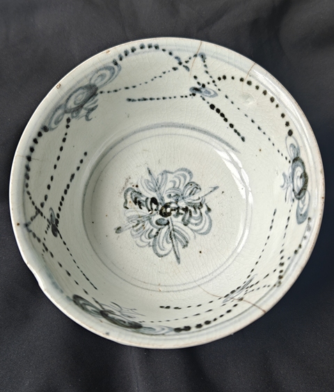 古玩陶瓷青花龜背金剛十字杵紋碗真品鑒賞圖