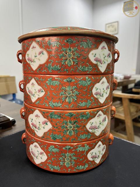 古玩陶瓷清晚期珊瑚紅地粉彩花卉節盒真品鑒賞圖