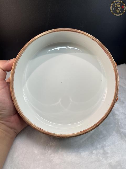 古玩陶瓷清晚期珊瑚紅地粉彩花卉節盒真品鑒賞圖