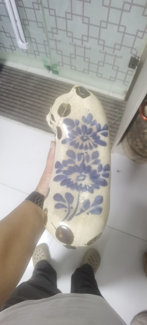 古玩陶瓷磁州窯青花褐彩貓兒枕真品鑒賞圖