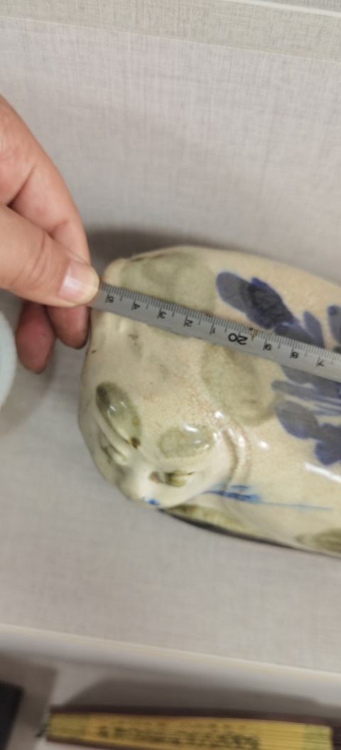 古玩陶瓷磁州窯青花褐彩貓兒枕真品鑒賞圖