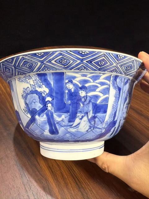 古玩陶瓷仕女嬰戲紋青花折沿碗真品鑒賞圖