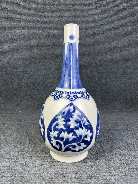 古玩陶瓷青花花卉紋膽瓶拍賣(mài),當(dāng)前價(jià)格6988元