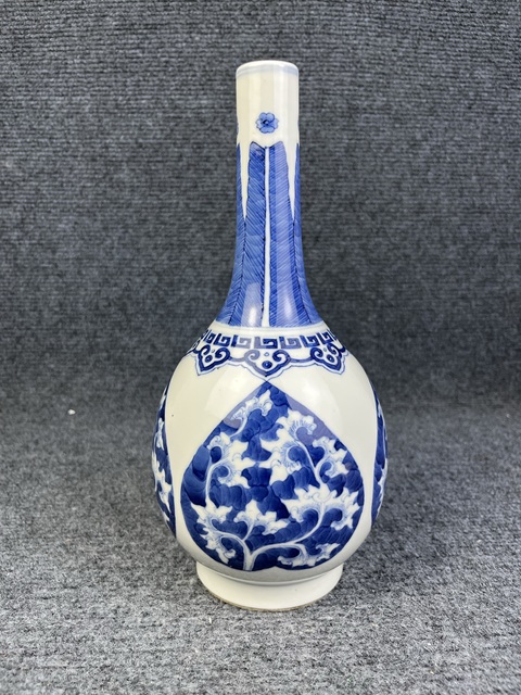 古玩陶瓷青花花卉紋膽瓶拍賣(mài),當(dāng)前價(jià)格6988元