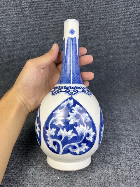 古玩陶瓷青花花卉紋膽瓶拍賣(mài),當(dāng)前價(jià)格6988元