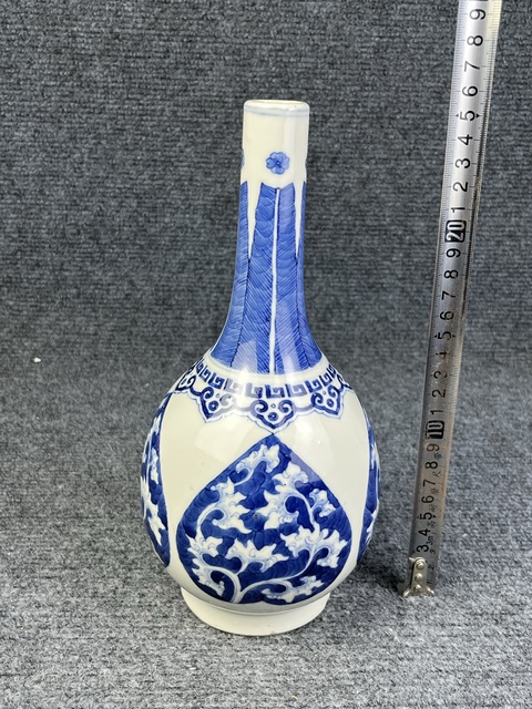 古玩陶瓷青花花卉紋膽瓶拍賣(mài),當(dāng)前價(jià)格6988元