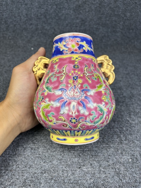 古玩陶瓷粉彩花卉紋尊真品鑒賞圖