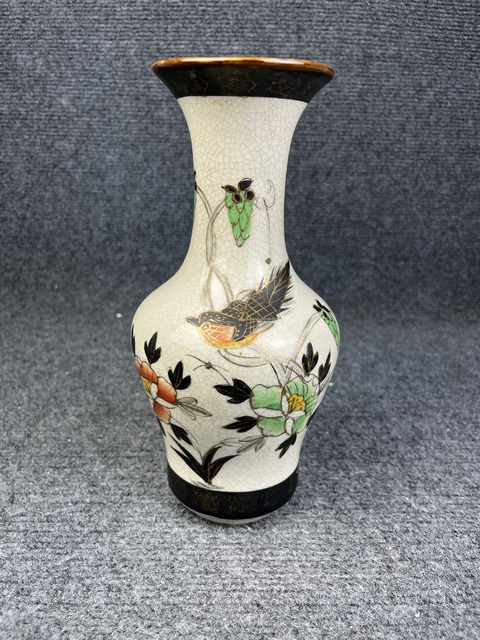 古玩陶瓷哥釉五彩花鳥紋賞瓶真品鑒賞圖