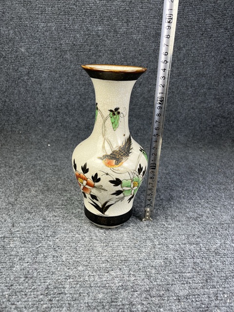 古玩陶瓷哥釉五彩花鳥紋賞瓶真品鑒賞圖