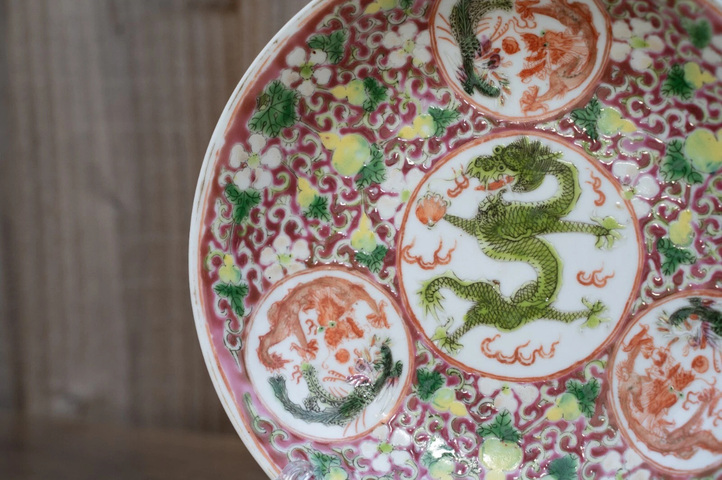 古玩陶瓷粉彩開窗團龍鳳紋盤真品鑒賞圖