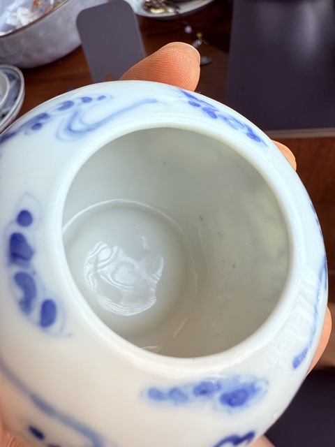 古玩陶瓷飄帶繡球獅子紋青花水盂真品鑒賞圖