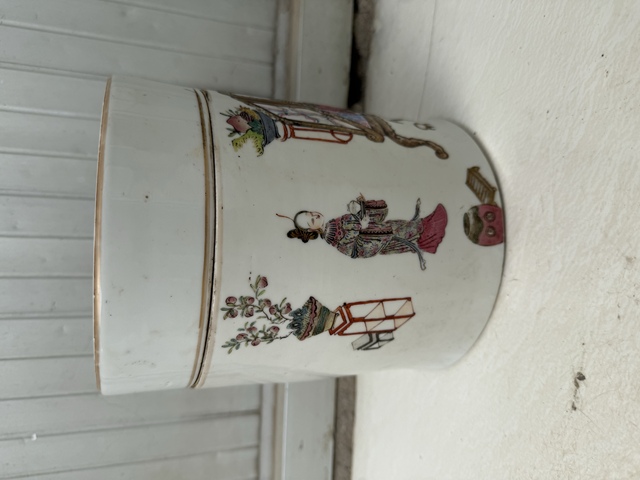 古玩陶瓷人物紋粉彩蓋缸真品鑒賞圖