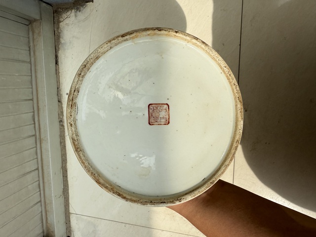 古玩陶瓷人物紋粉彩蓋缸真品鑒賞圖