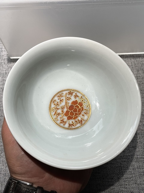 古玩陶瓷礬紅描金龍紋碗真品鑒賞圖