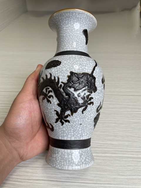 古玩陶瓷哥釉鐵骨泥龍紋觀音瓶真品鑒賞圖