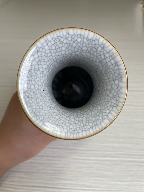 古玩陶瓷哥釉鐵骨泥龍紋觀音瓶真品鑒賞圖