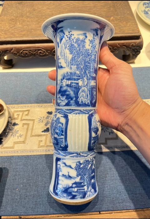 古玩陶瓷山水紋青花花觚真品鑒賞圖