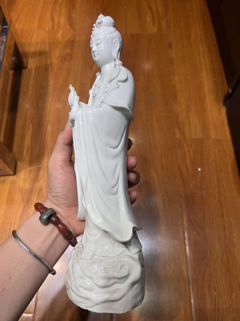 古玩陶瓷德化窯白釉觀音雕像真品鑒賞圖