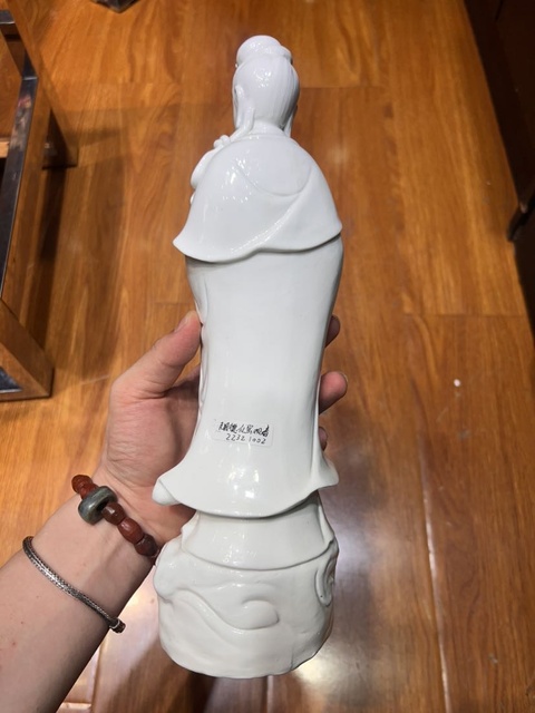 古玩陶瓷德化窯白釉觀音雕像真品鑒賞圖
