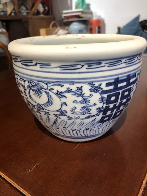 古玩陶瓷青花淡描花卉紋喜字案缸真品鑒賞圖