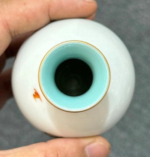 古玩陶瓷人物紋粉彩瓶真品鑒賞圖