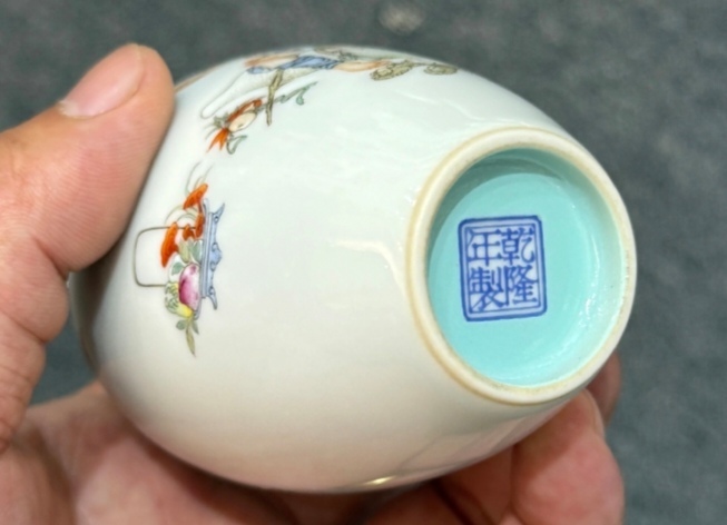 古玩陶瓷人物紋粉彩瓶真品鑒賞圖