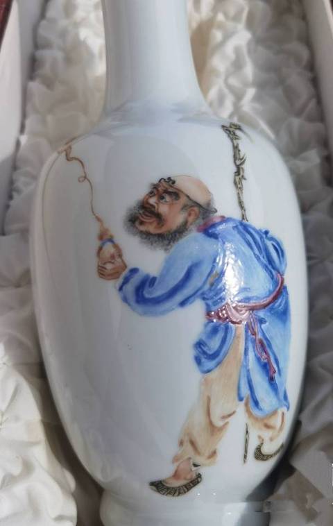 古玩陶瓷人物紋瓶真品鑒賞圖