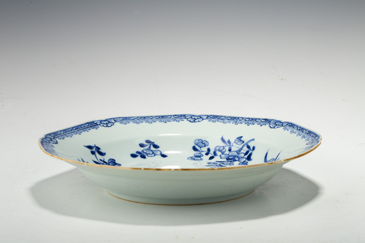 古玩陶瓷清康熙·青花折枝花卉紋八方盤拍賣,當前價格188元