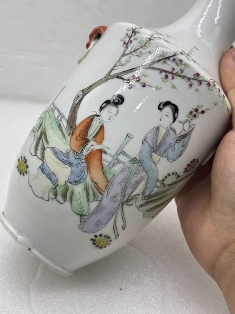 古玩陶瓷粉彩仕女人物撇口瓶真品鑒賞圖