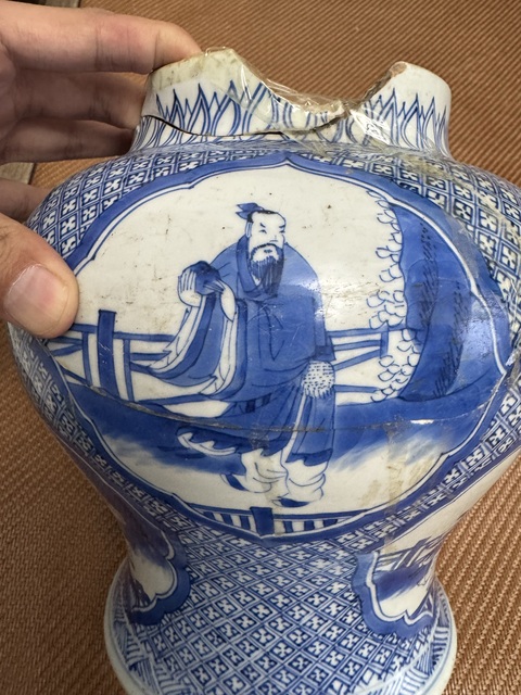 古玩陶瓷青花錦地開光八仙紋罐真品鑒賞圖
