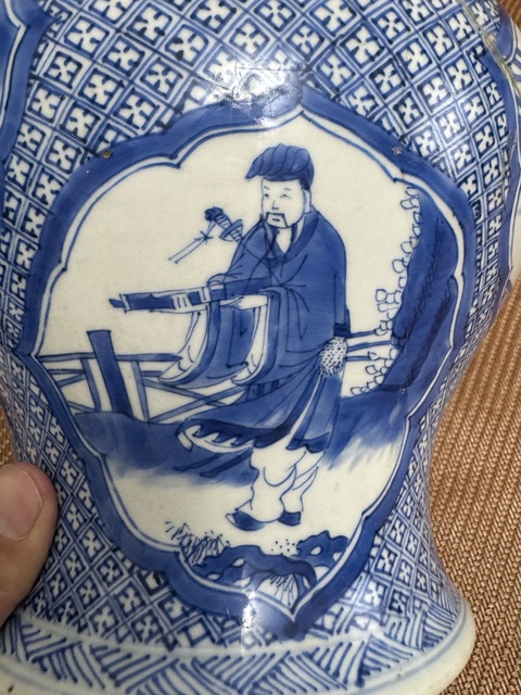 古玩陶瓷青花錦地開光八仙紋罐真品鑒賞圖