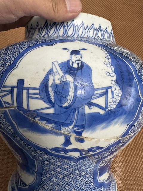 古玩陶瓷青花錦地開光八仙紋罐真品鑒賞圖