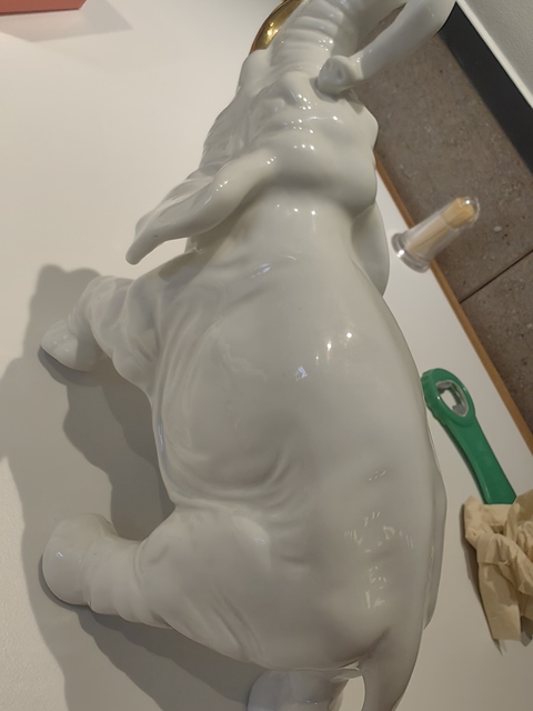 古玩陶瓷白釉瓷雕象真品鑒賞圖