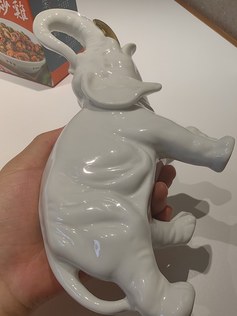 古玩陶瓷白釉瓷雕象真品鑒賞圖