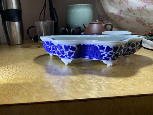 古玩陶瓷青花纏枝花卉紋蝴蝶型水仙盆真品鑒賞圖