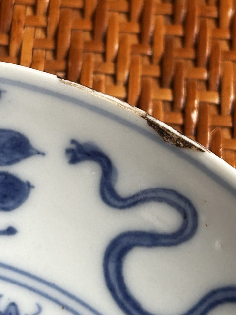古玩陶瓷花卉紋青花盤真品鑒賞圖